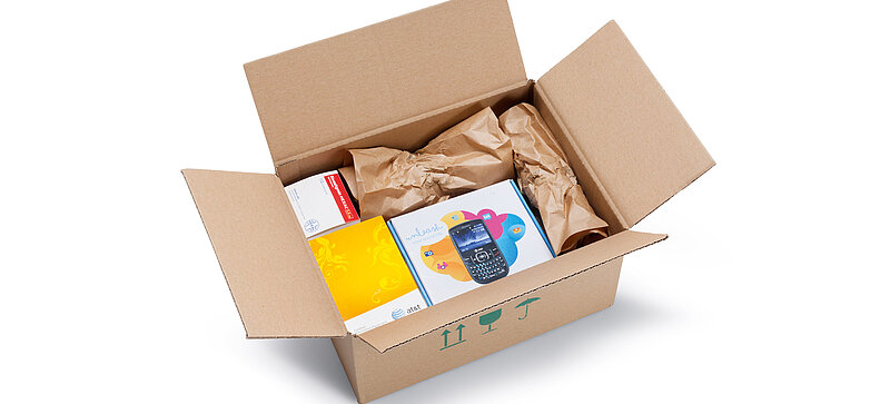 
		  [Translate to International:] Ein Karton mit einer Handyverpackung und braunen Papierpolstern